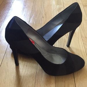 Black Tahari women’s shoes, size 8.5